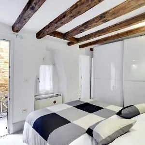Cozy Up To 4 In Biennale Giardini By Bricola Apartment